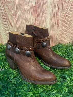 Idyllwind Women's Fierce Brown Concho Studded Western Boots